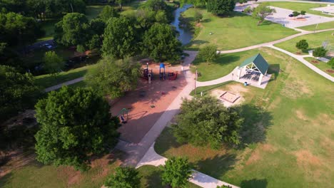 imágenes aéreas del parque bear creek en keller, texas