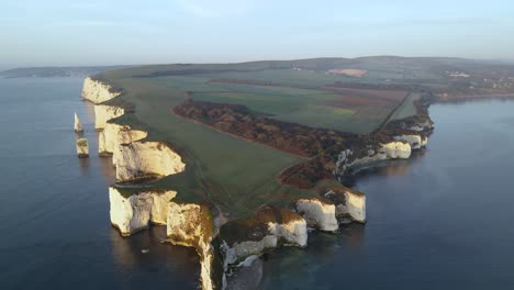 vista impresionante de los acantilados y la costa de old harry rocks en dorset, inglaterra