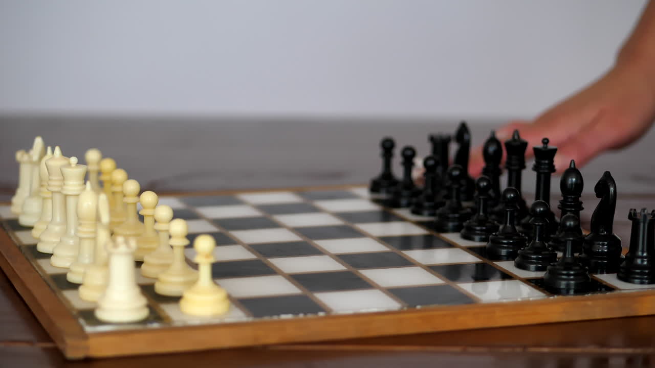 юрий шахматные фигуры