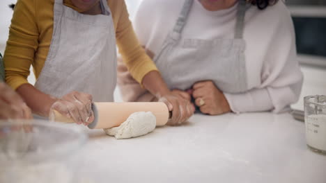 el rodillo de la masa, las manos y la pastelería familiar