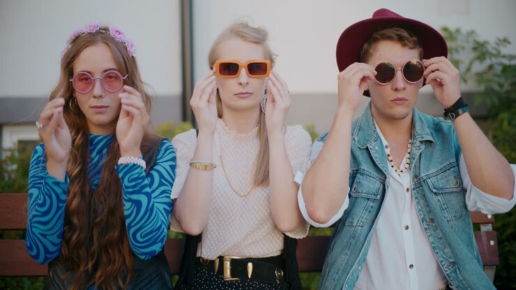 Friends enjoying the summer in trendy outfits