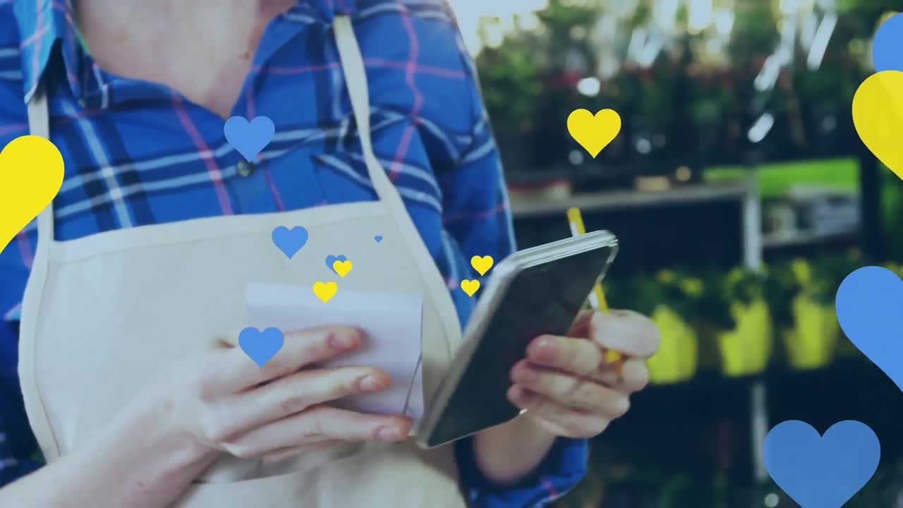 animación de corazones caídos sobre personas que utilizan terminales de pago