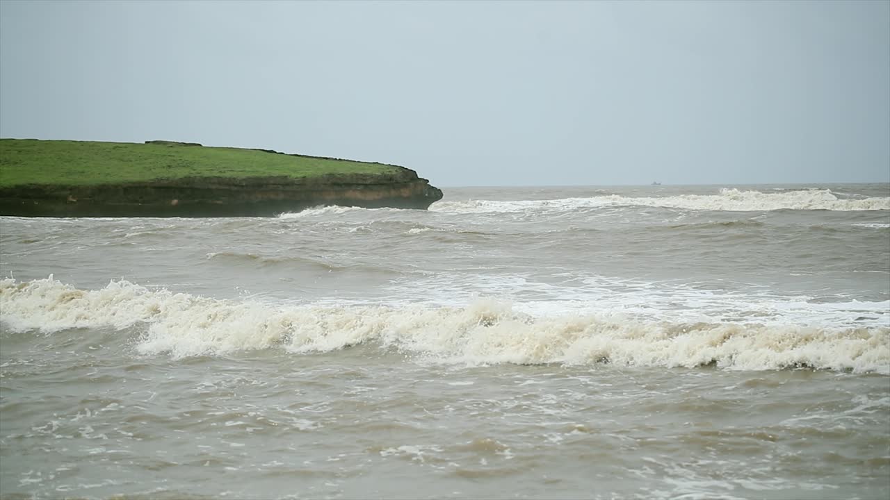 세이셸의 마헤 섬에 일몰 시간에 해변