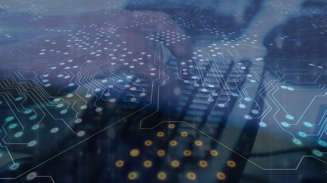 animación de la placa de circuitos de la computadora sobre las manos escribiendo en el teclado