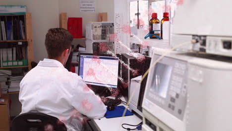 animación de la estructura del adn girando contra un científico caucásico usando una computadora en el laboratorio