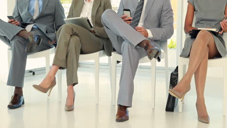 Business-people-sitting-and-waiting