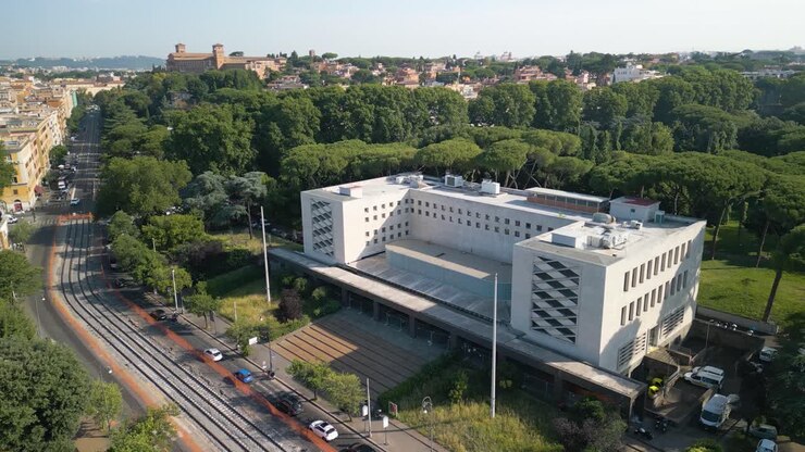 Inquadratura cinematografica d'ambientazione di un edificio governativo a Roma, Italia