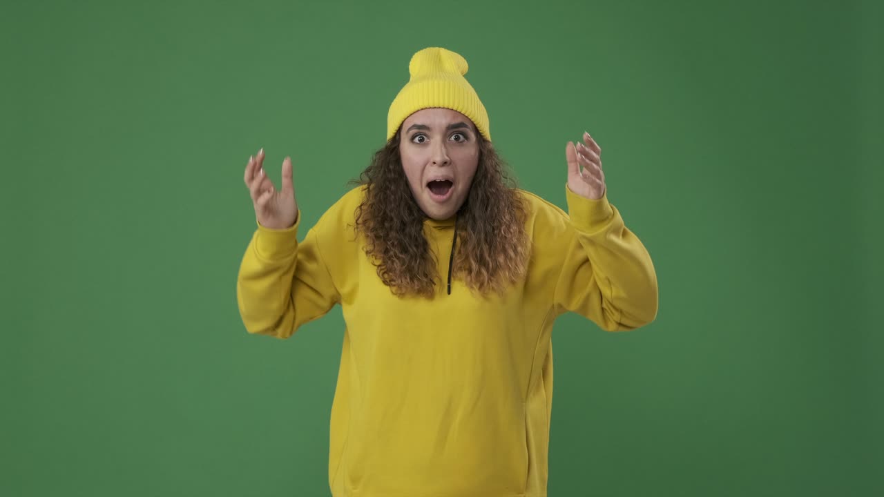 Woman amazed on sighting something unbelievable