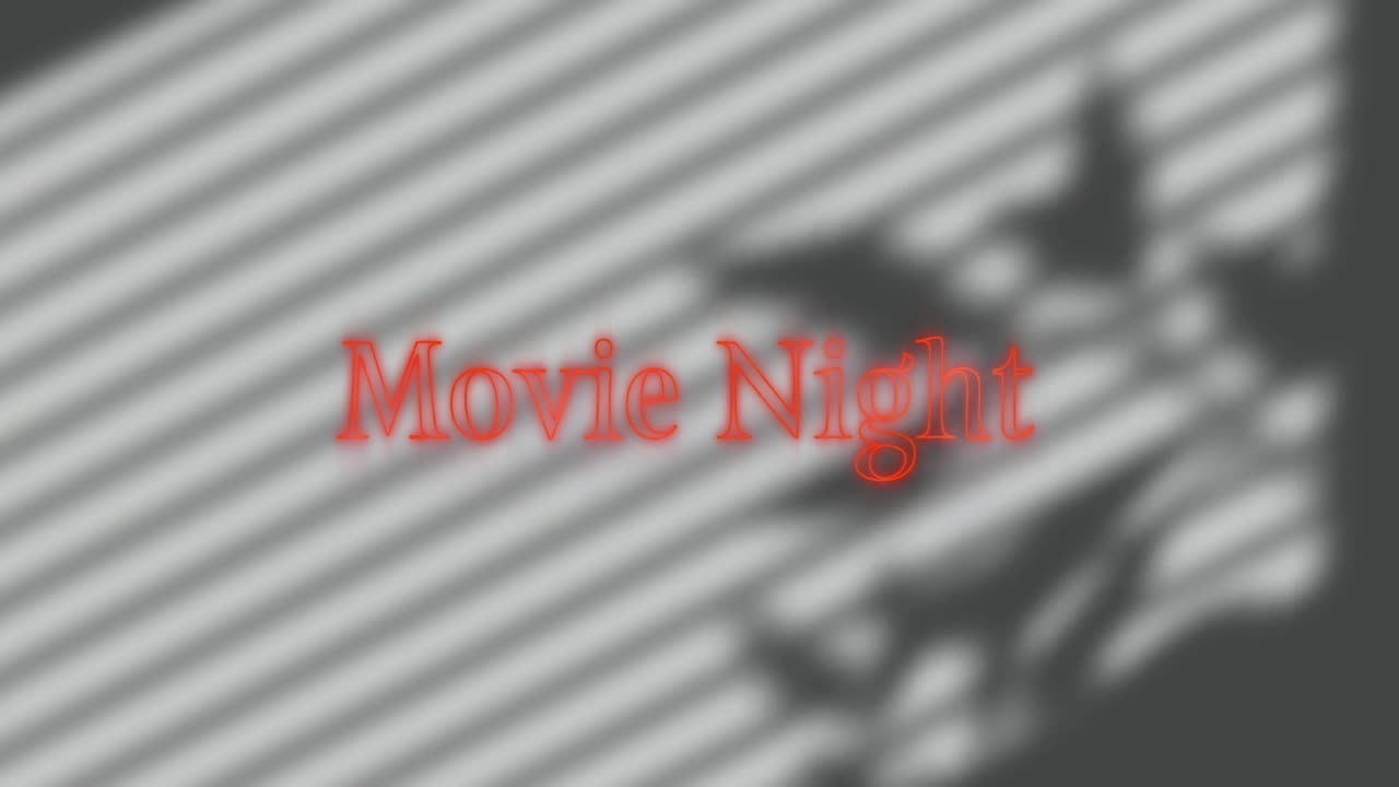 ข้อความ "Movie Night" แบบตัวอักษรเซริฟสีแดงเปล่งประกายบนพื้นหลังลายทางที่เบลอ พร้อมทอดเงาใบไม้ที่นุ่มนวล