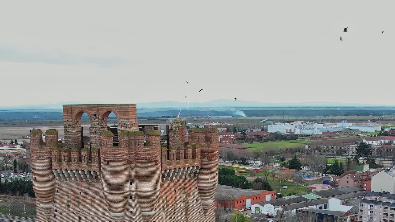 Panoramiczny widok na Medinę del Campo i zamek
