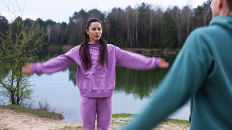 Couple-exercising-outdoors