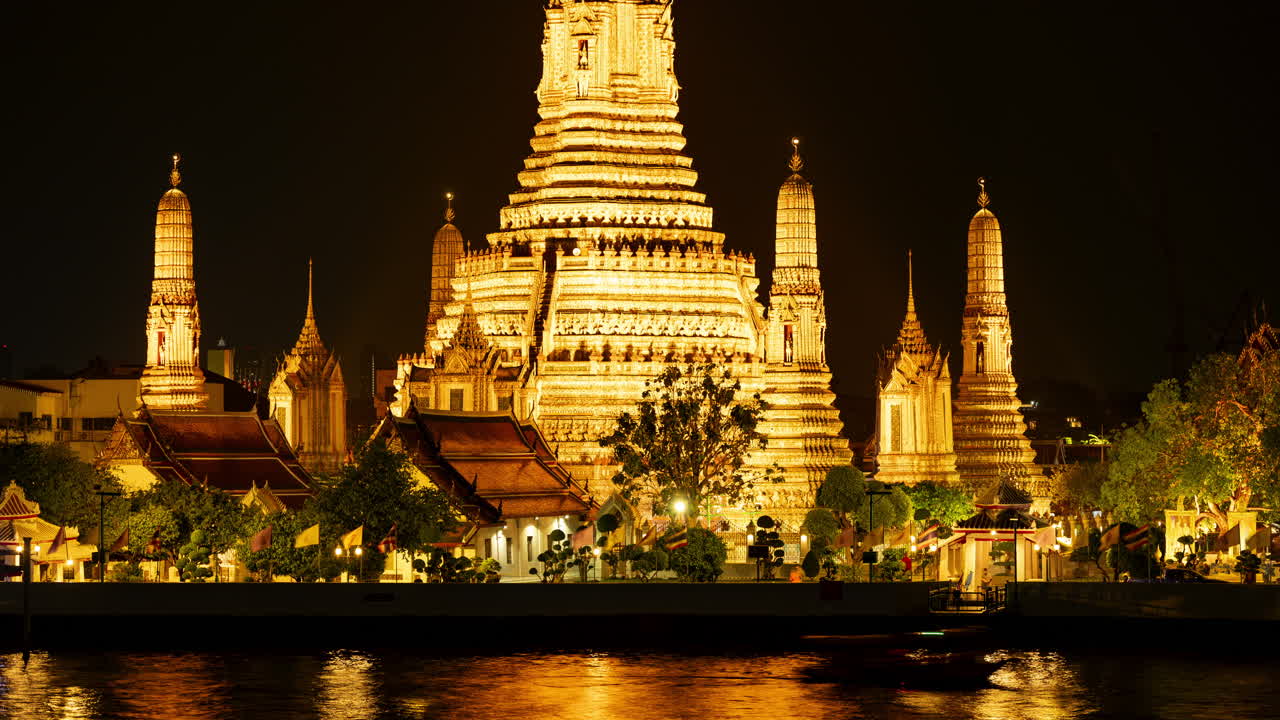 Wat Arun Ratchawararam Ratchawaramahawihan di notte