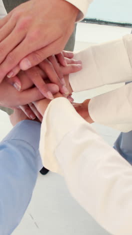 primer plano del equipo de negocios celebrando un buen trabajo