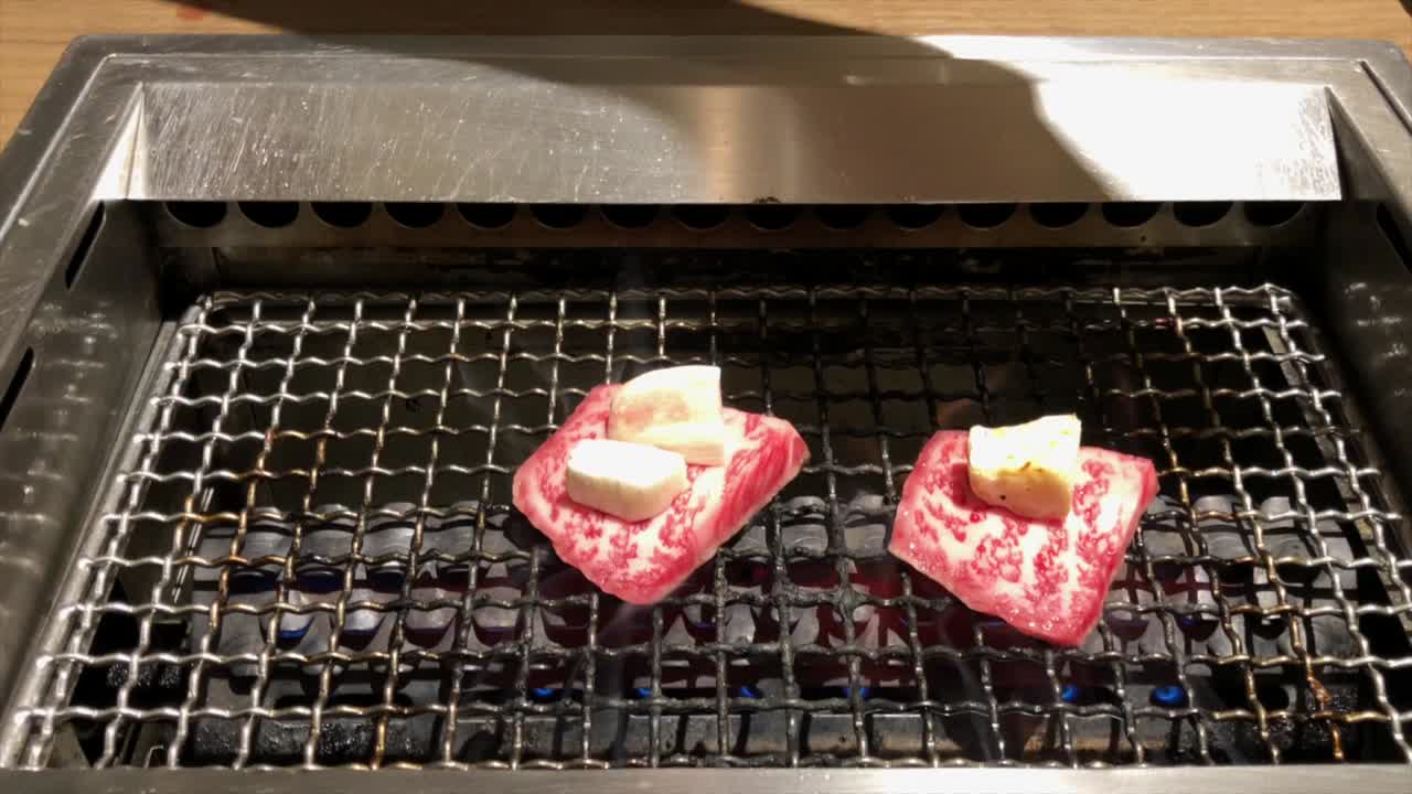 레스토랑에서 굽는 식사의 클로즈업