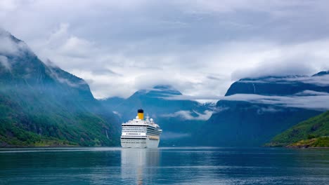 cruise liners on hardanger fjorden