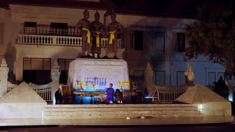 three kings monument, worshippers, popular historical tourist location