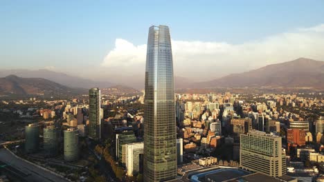 toma aerea de la torre costanera en santiago de chile, uhd 4k