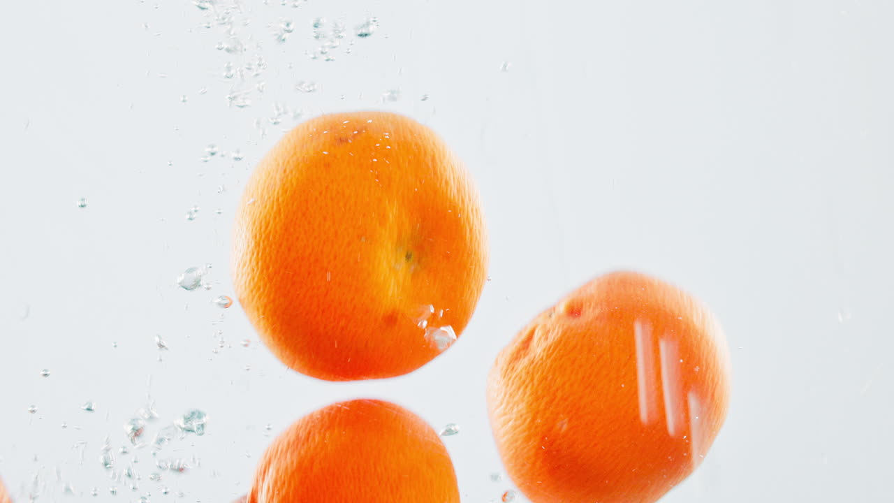 물에 담긴 오렌지