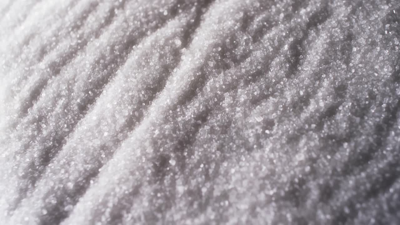 video de un primer plano de granos de arena blanca con patrón y fondo de espacio de copia