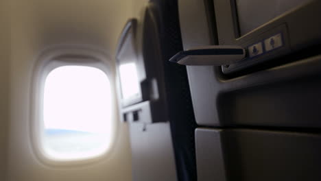 using usb flash drive with seat monitor in plane