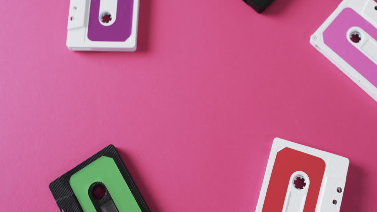 video de cintas retro con espacio de copia en fondo rosa