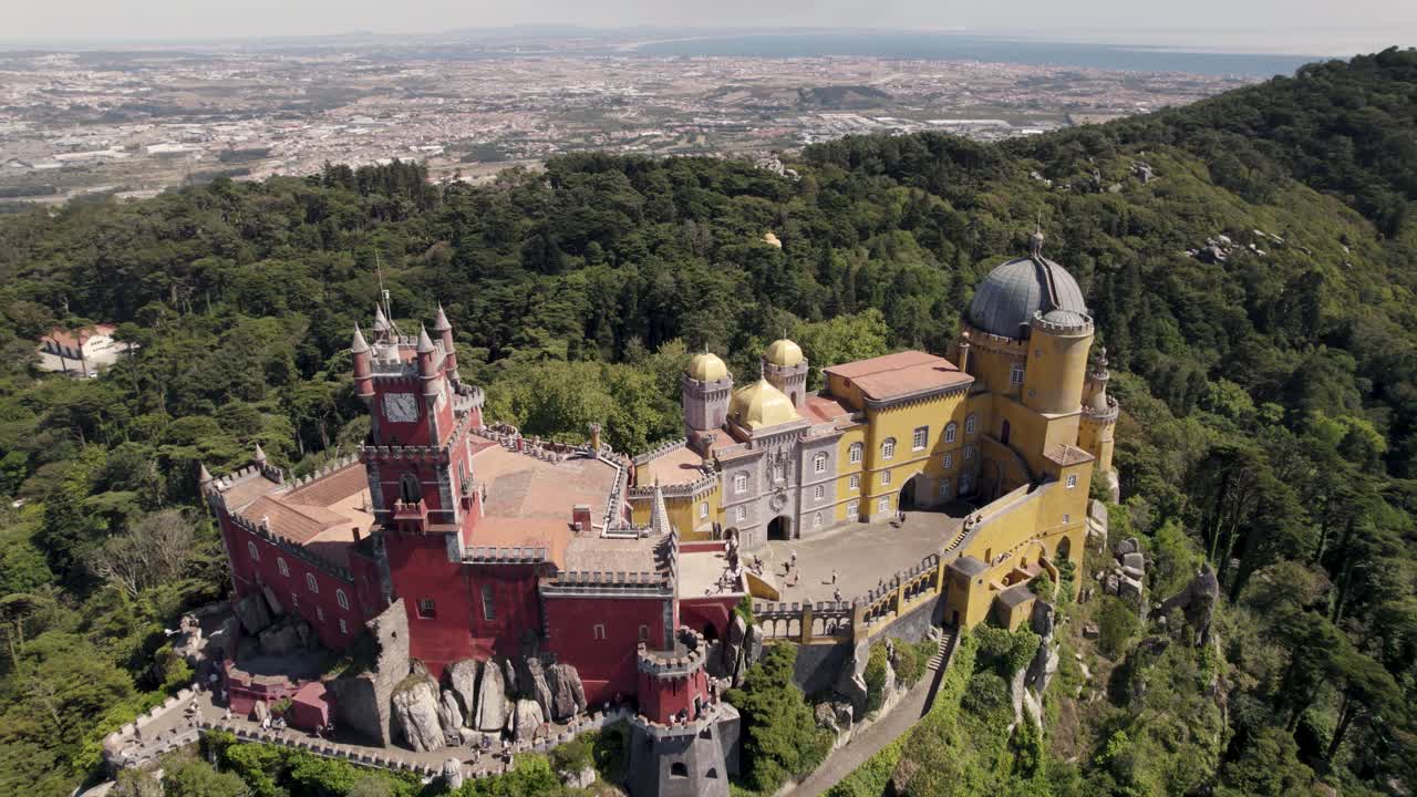 Kleurrijk Paleis van Pena en Nationaal Park in Sintra, Portugal