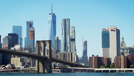 timelapse view of manhattan skyline and brooklyn bridge