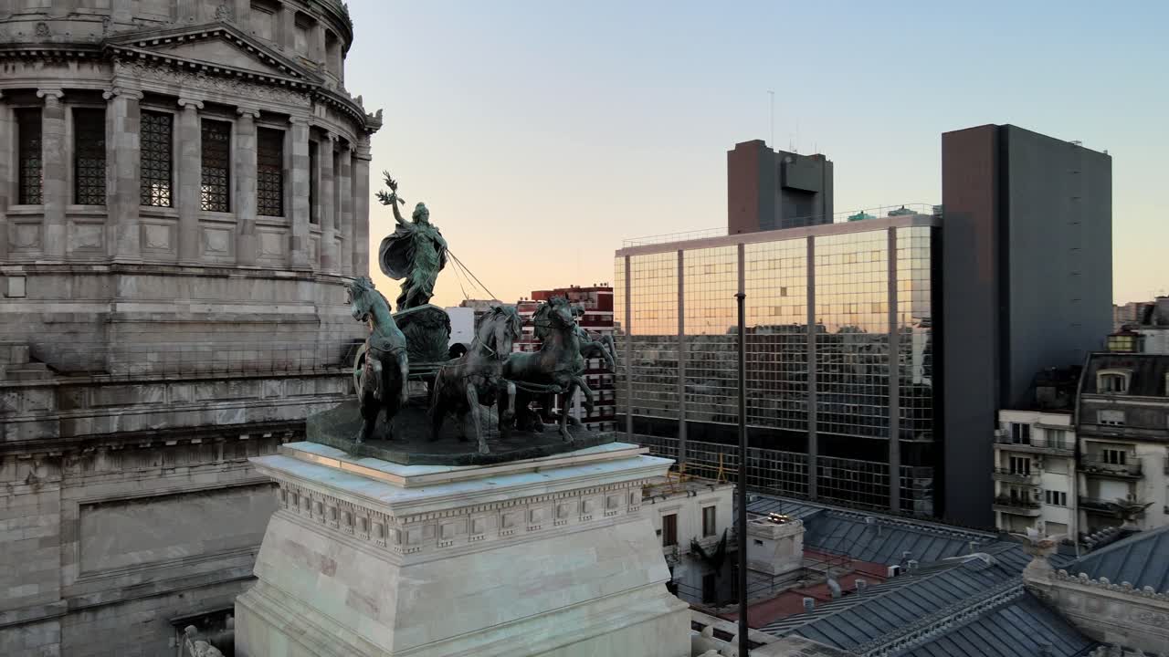 vista aérea en órbita de la república triunfante frente al congreso nacional en buenos aires