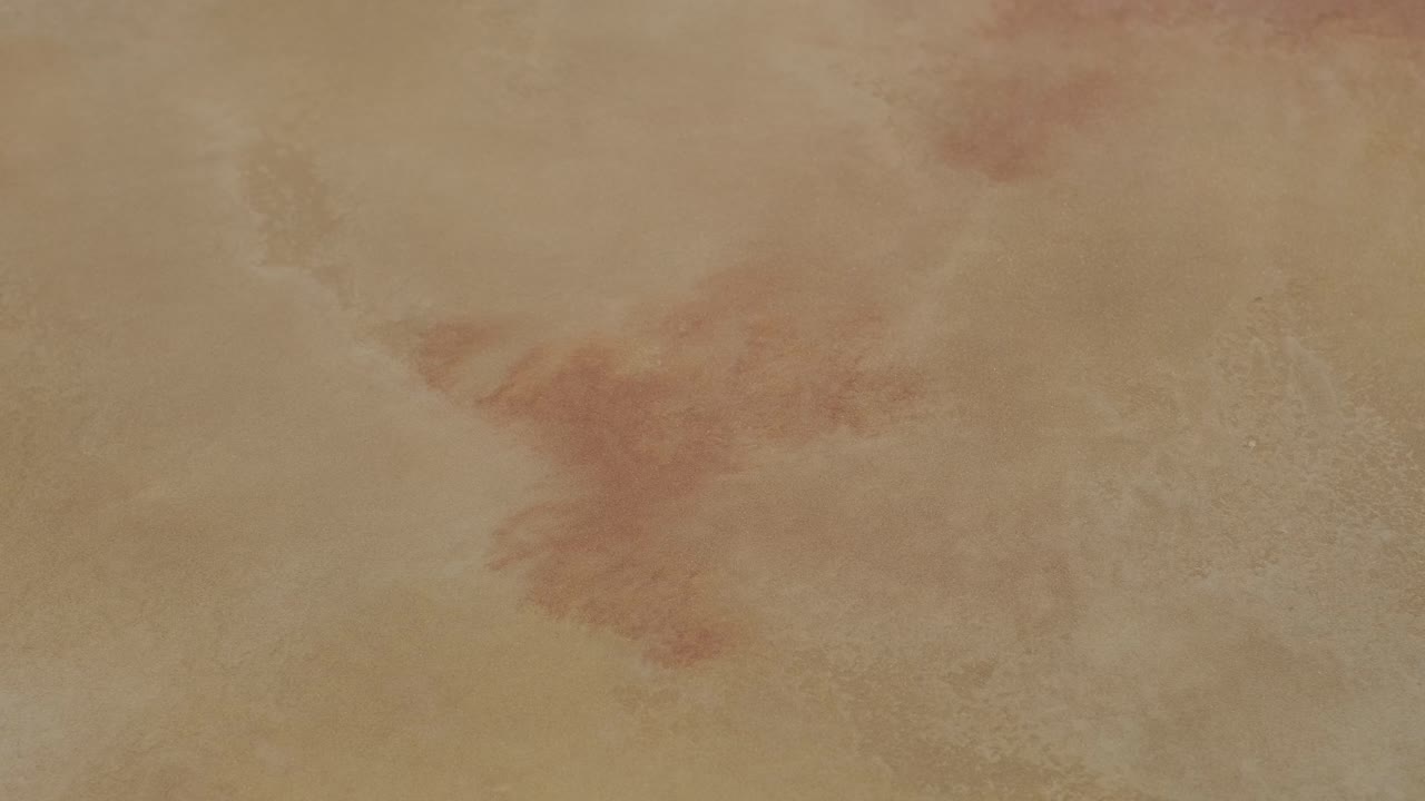 돌 아래 의 장식 벽 을 여 놓은 것