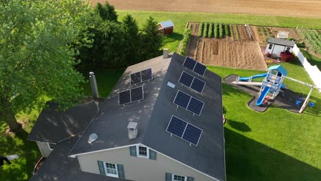 hermosa casa estadounidense con energía sostenible configuración de energía solar