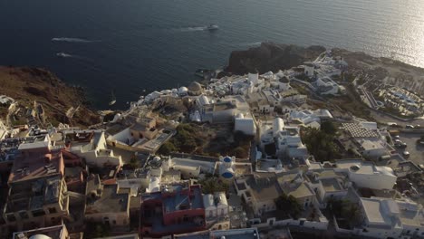 Mirando-Al-Mar-En-Santorini-Durante-La-Puesta-De-Sol
