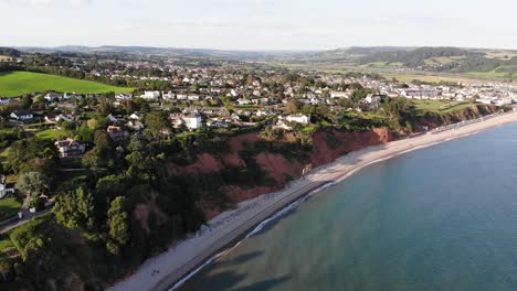 Schöne-Aussicht-Auf-Die-Häuser-Am-Rand-Der-Klippe-Bei-Seaton-Devon-Uk-An-Einem-Sonnigen-Tag