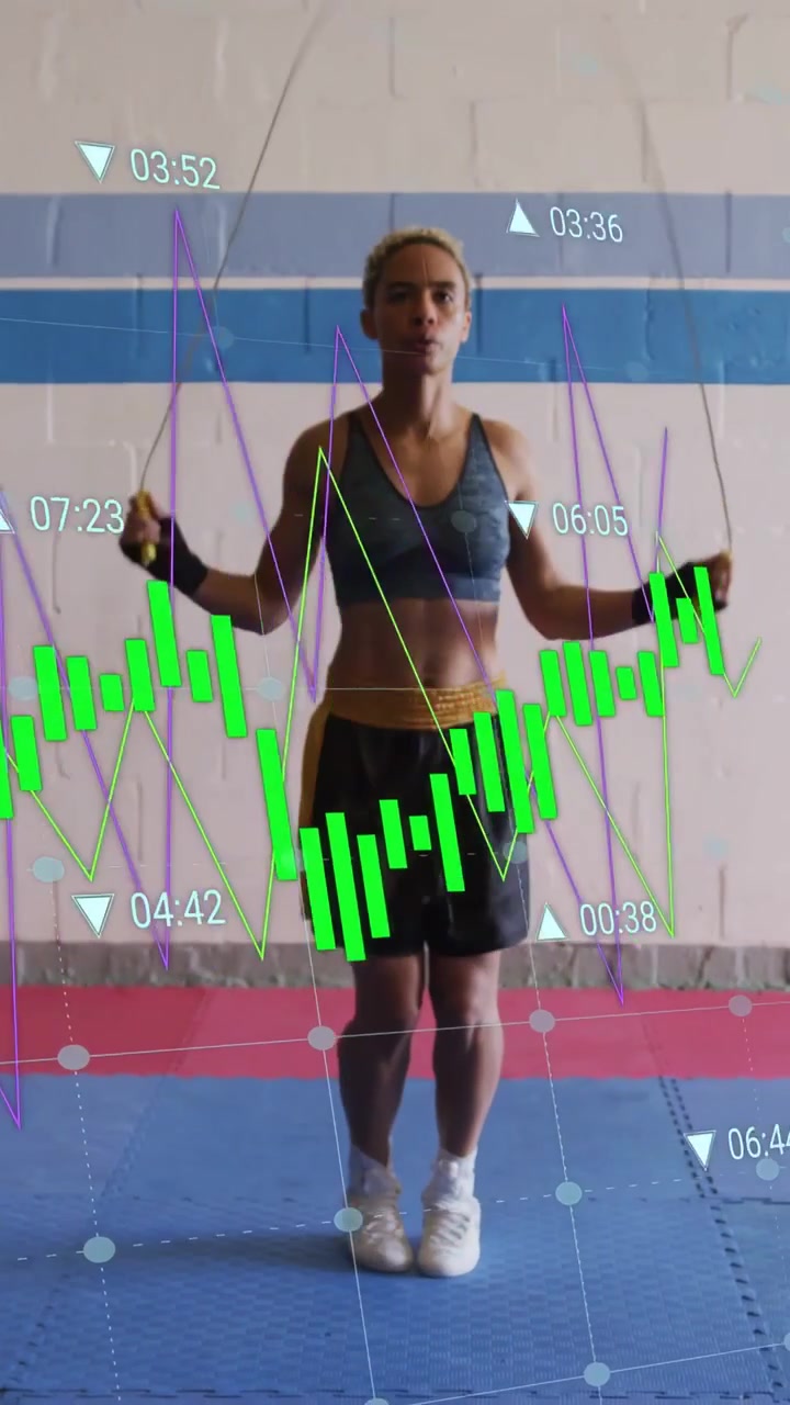 Vertikal video: Kvinde starter sjippetovspring, sjipper i fitnesscenter med varierende hop, grafer overlejrer sporing