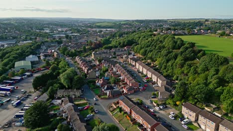 英國著名的dwsbury moor和heckmondwike的空中視頻片段是英國一個典型的城市議會擁有住宅區.