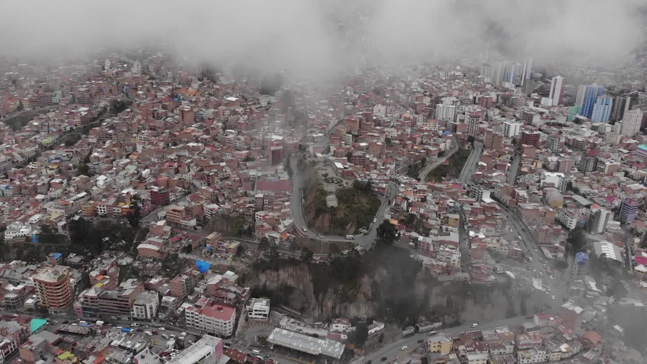 Cloud aerial flight toward Mirador Killi Killi viewpoint in La Paz