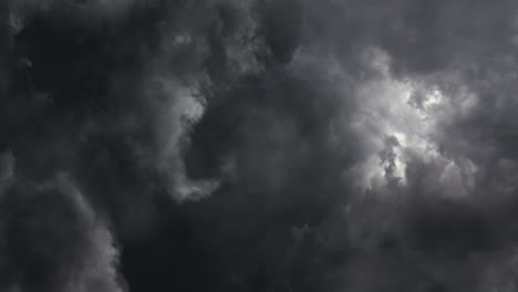 4k-view-of-Thunderstorm-with-lightning-bolts