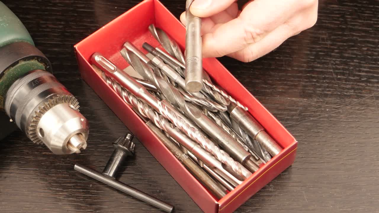 개정 및 드릴 비트의 선택