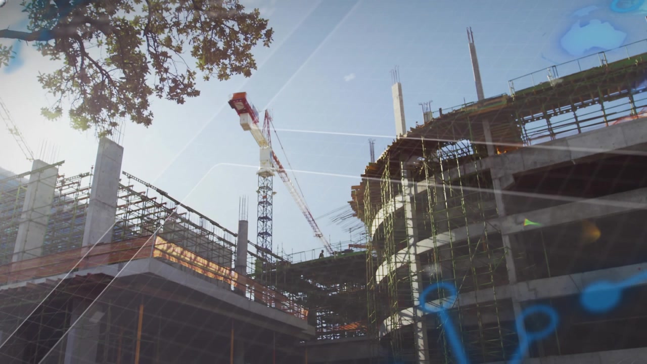 Animación de interfaz con procesamiento de datos sobre un sitio de construcción.