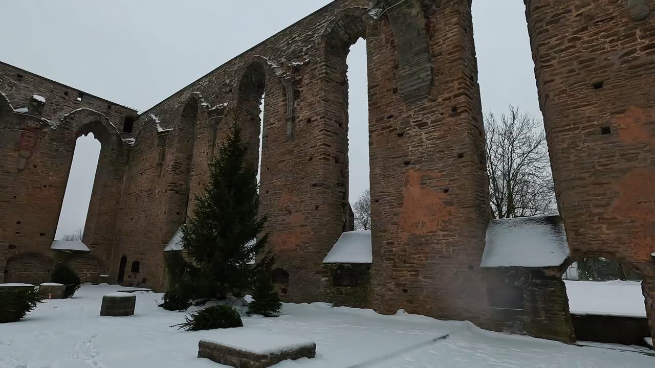 las ruinas de pirita convet en tallin, estonia