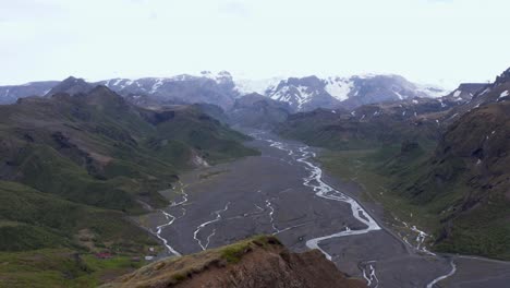 Soaring-past-mountain-ridge-with-stunning-view-of-Thórsmörk-valley-in-Iceland,-aerial