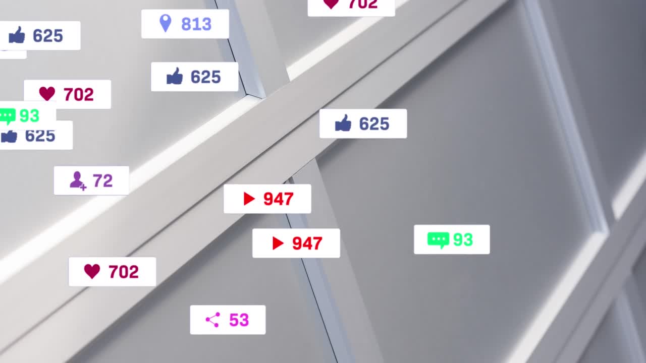 animación del procesamiento de datos de las redes sociales a través de la puerta