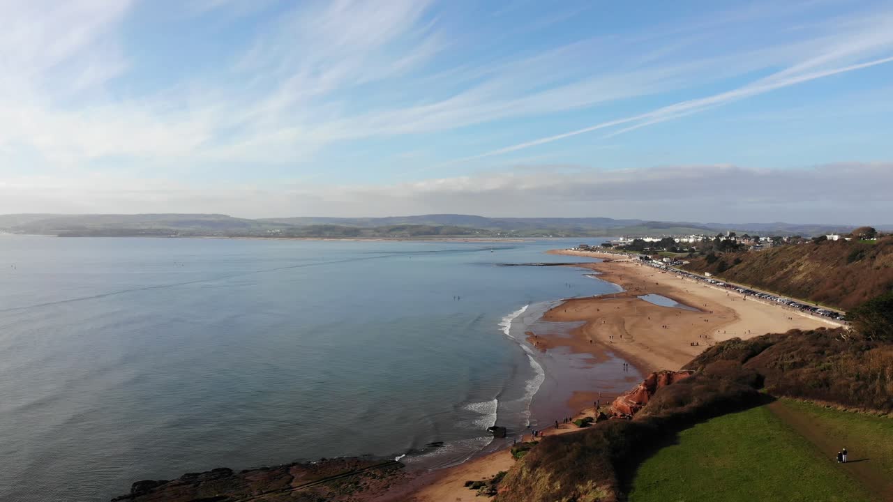 antena vista ascendente mirando hacia dawlish desde orcombe point exmouth devon, inglaterra