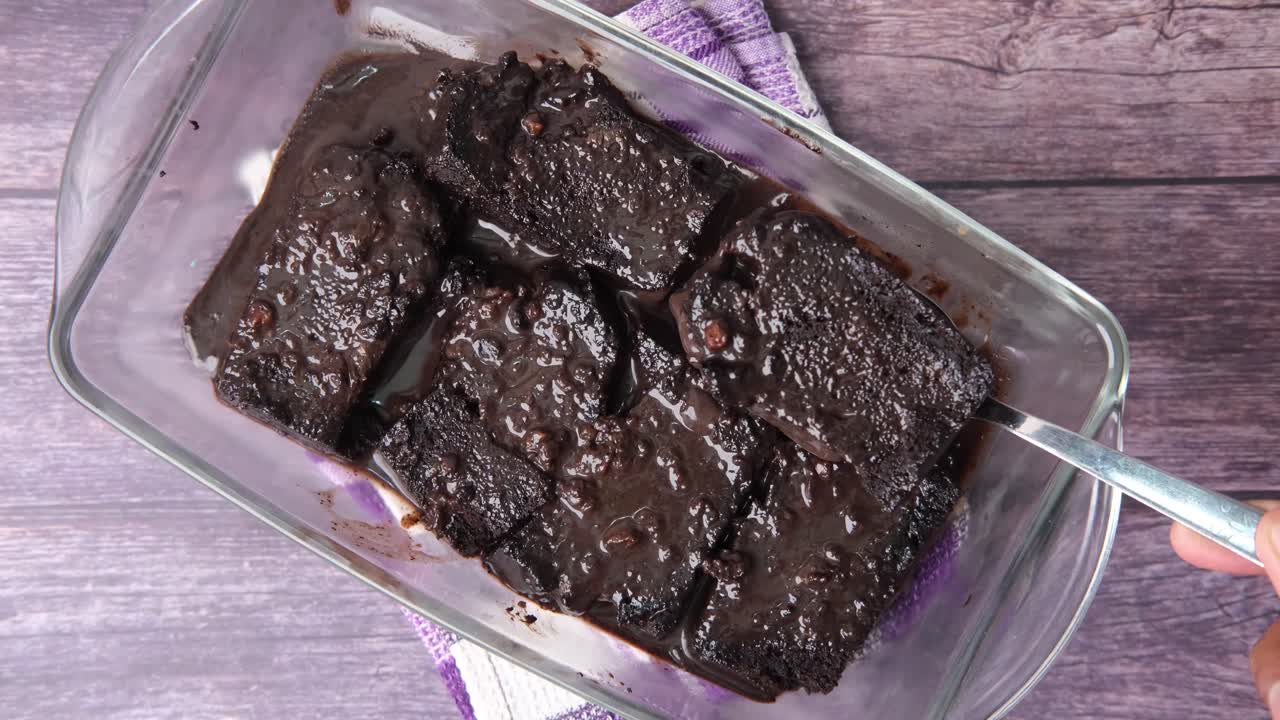 Cam Kasede Çikolatalı Puding