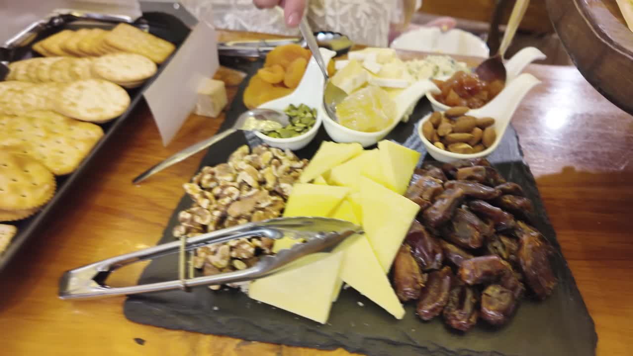 Foto de un delicioso postre, caramelos, dulces y frutas