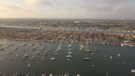 Un-Vuelo-Sobre-Un-Puerto-Del-Sur-De-California