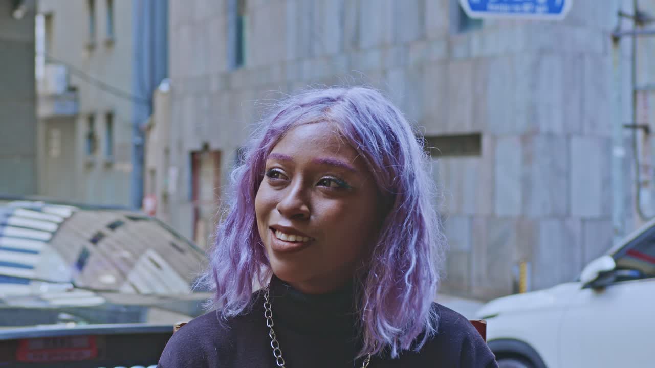 africano negro hembra niña mujer cara emoción sonrisa reír feliz