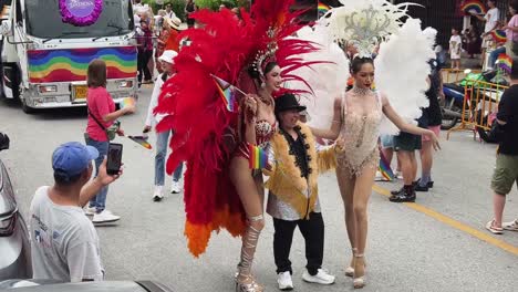 el desfile del orgullo lgbtq+ en tailandia