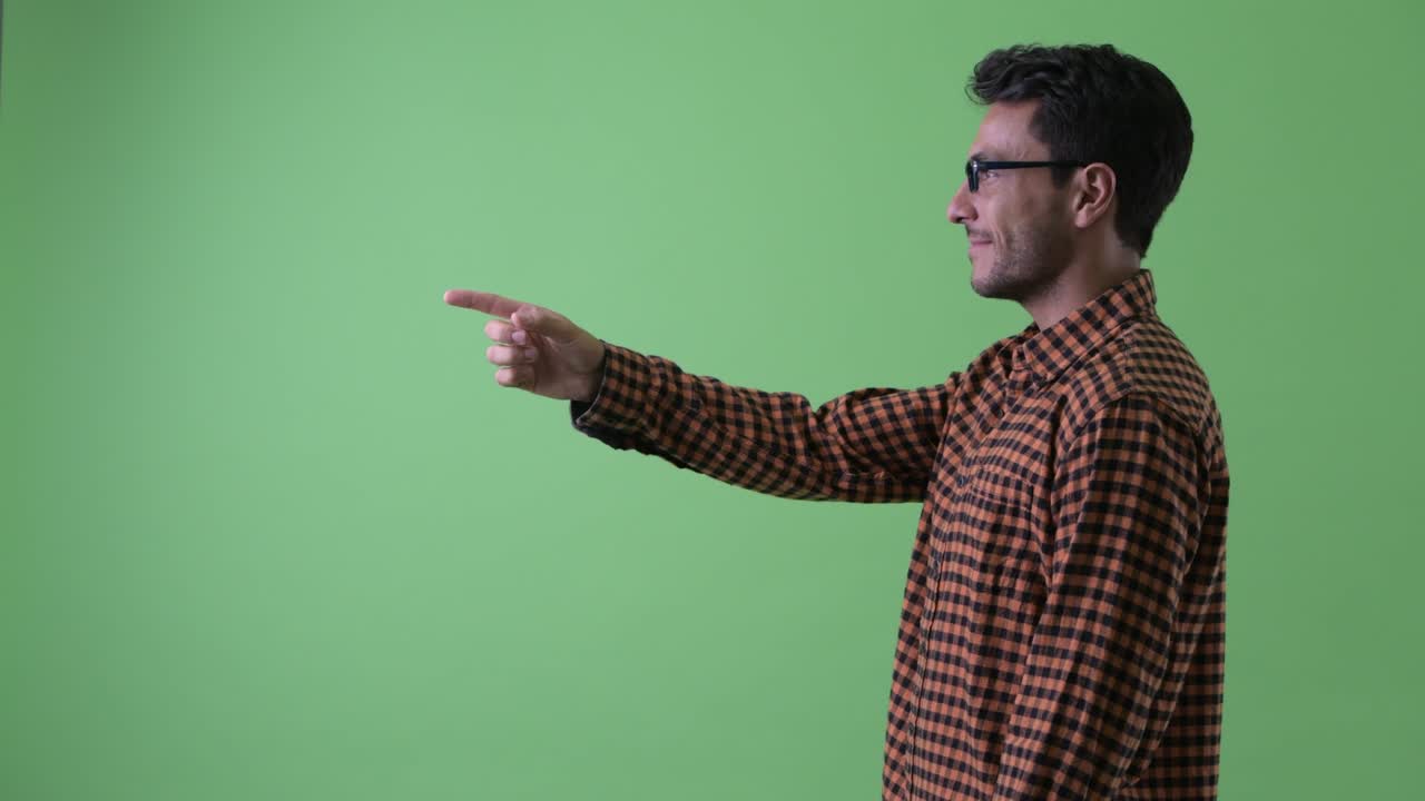 joven y guapo hombre hispano hipster