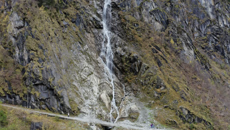 Schroffe-Bergwände-Mit-Den-Kaskaden-Bei-Kaprun,-österreich