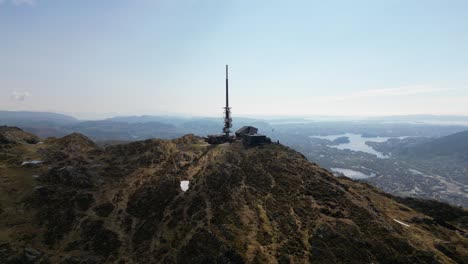 Berg-Ulriken-–-Bergen,-Norwegen-–-4K-Drohnenumlaufbahn